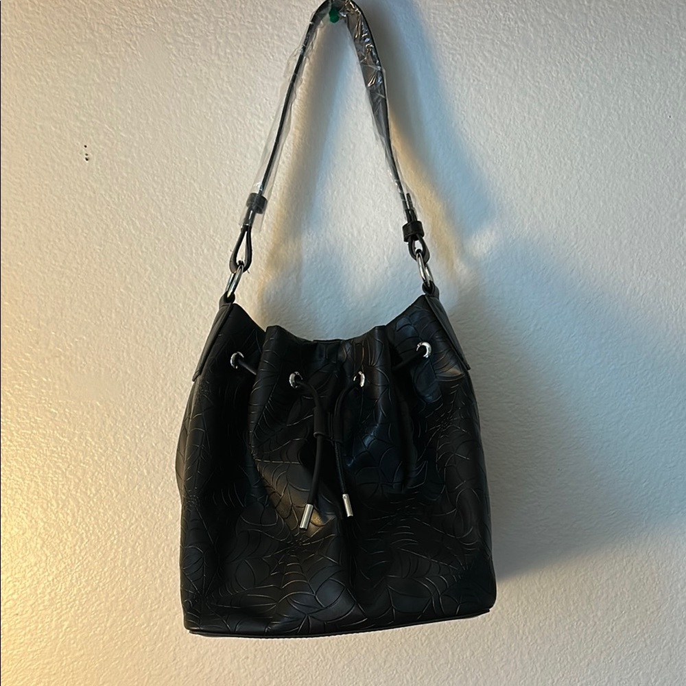 🕸️Brand New Backstitch Bruja Widow Bucket Bag
